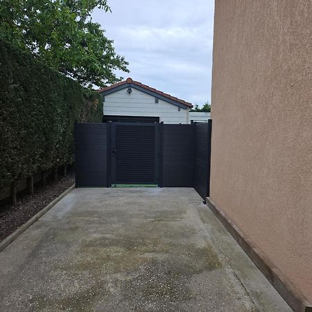 Saint-Clair-du-Rhone Hebergement Privee Jaccuzzi En Supplement מראה חיצוני תמונה