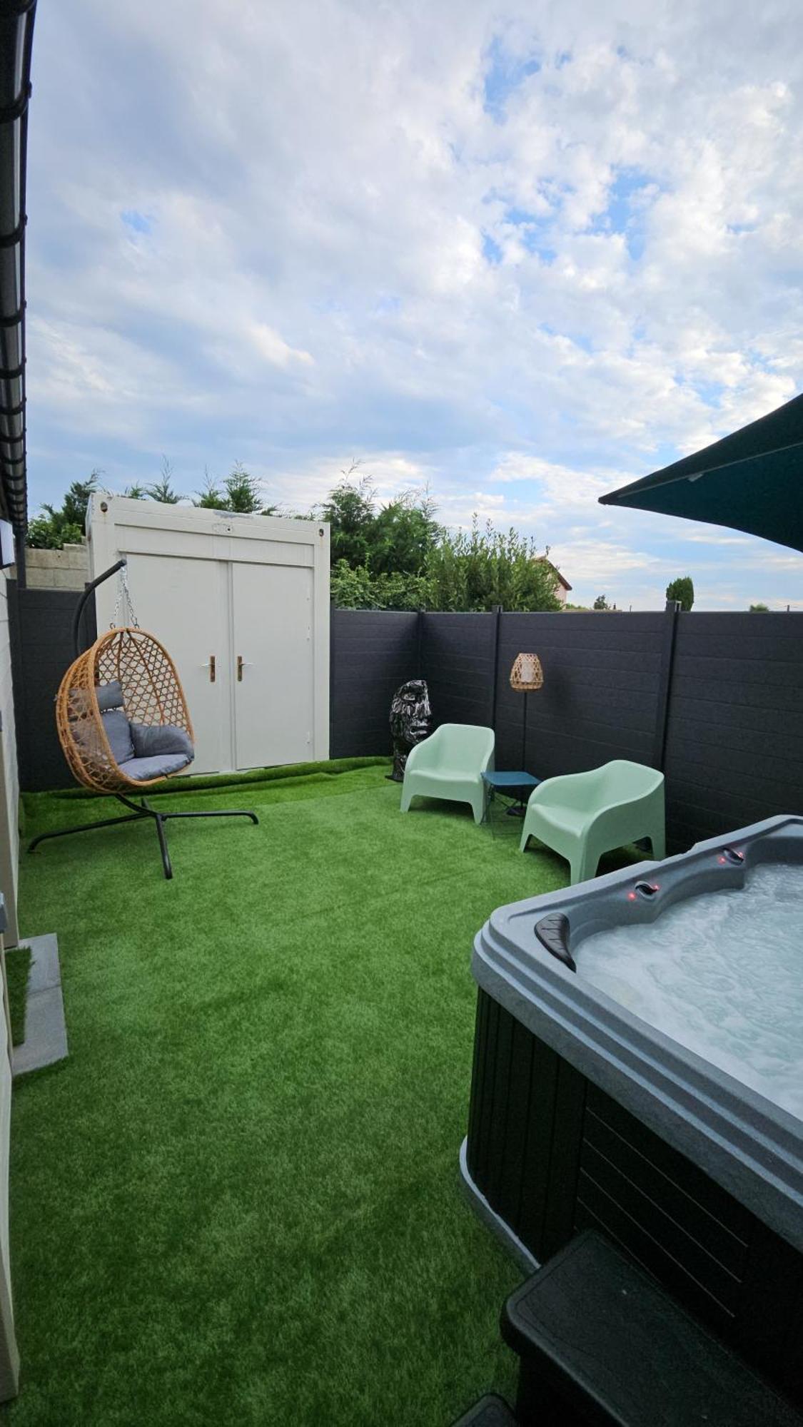 Saint-Clair-du-Rhone Hebergement Privee Jaccuzzi En Supplement מראה חיצוני תמונה
