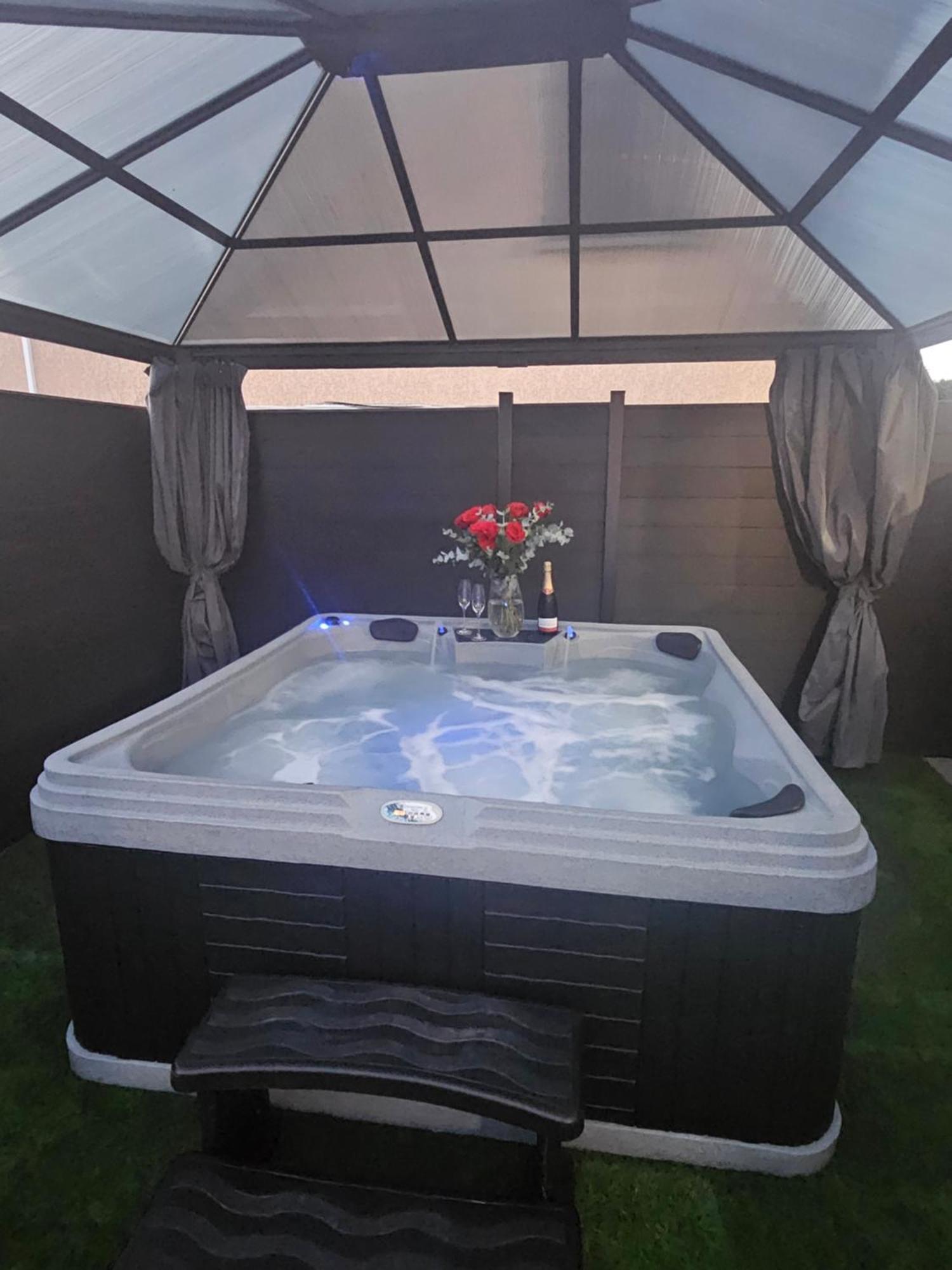 Saint-Clair-du-Rhone Hebergement Privee Jaccuzzi En Supplement מראה חיצוני תמונה
