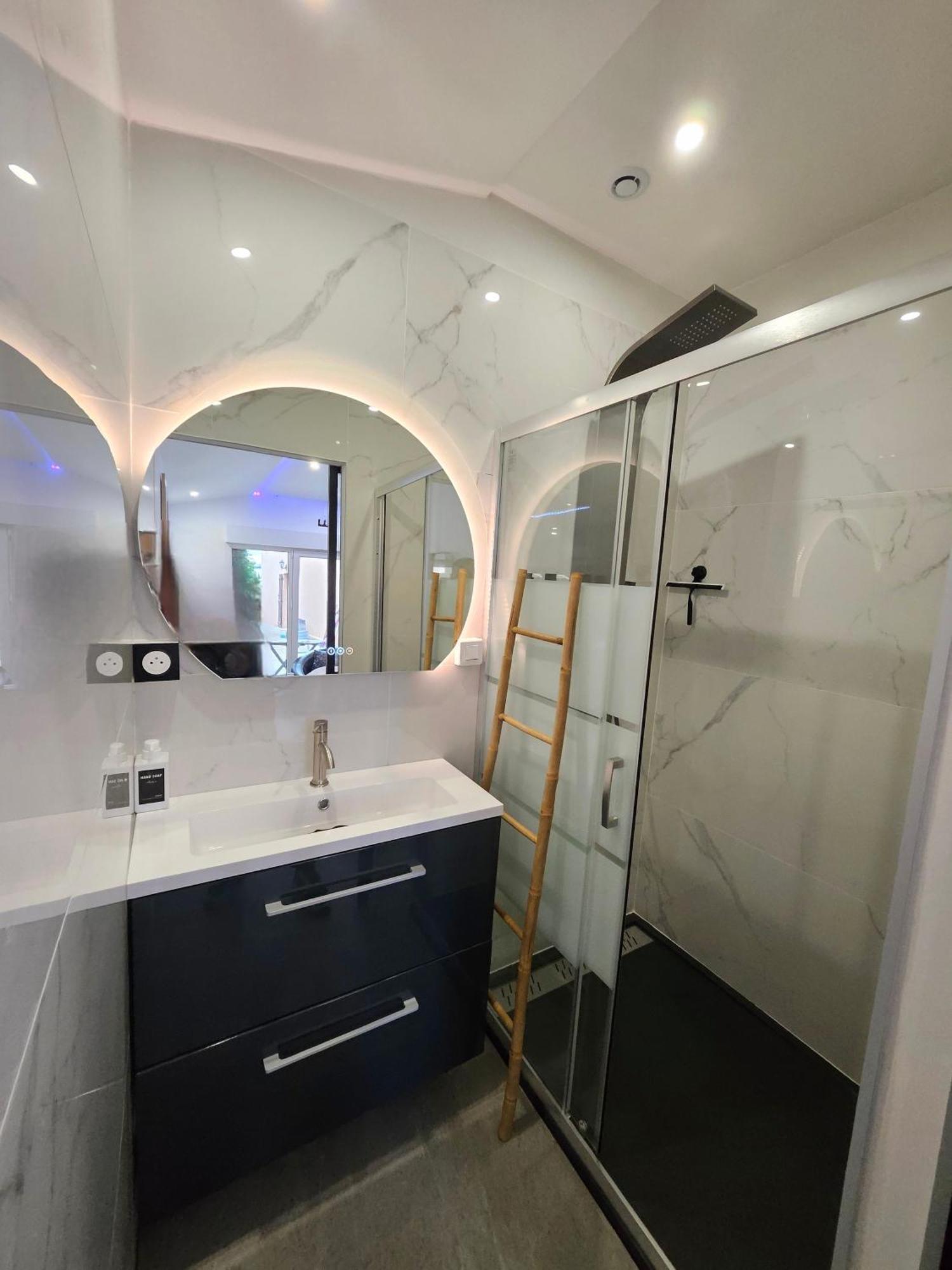 Saint-Clair-du-Rhone Hebergement Privee Jaccuzzi En Supplement מראה חיצוני תמונה